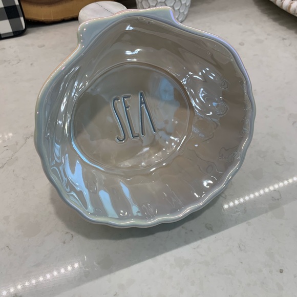 🚨LAST CHANCE. CLOSING 9.16🚨 Rae Dunn Figural SEA Shell Iridescent Serving Bowl - Picture 2 of 5